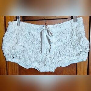 ELEMENTS Lace Shorts
